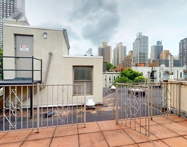 East 90th Street - Photo Thumbnail 1