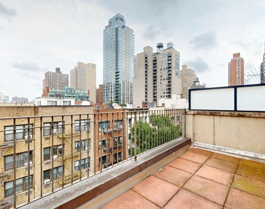 East 90th Street - Photo Thumbnail 2