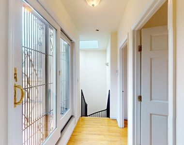 East 90th Street - Photo Thumbnail 7