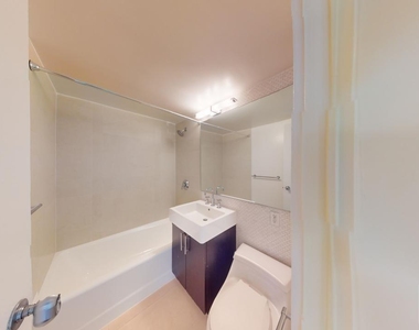 East 63rd Street - Photo Thumbnail 9