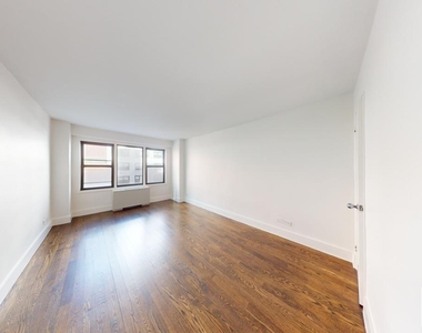 East 63rd Street - Photo Thumbnail 5