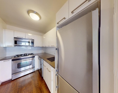 East 63rd Street - Photo Thumbnail 12