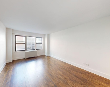East 63rd Street - Photo Thumbnail 3