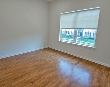 260 W Main Street - Photo Thumbnail 5