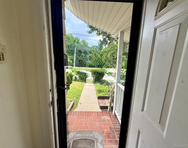 175 S Brookside Avenue - Photo Thumbnail 2