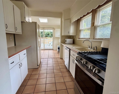 175 S Brookside Avenue - Photo Thumbnail 11