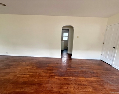 175 S Brookside Avenue - Photo Thumbnail 10