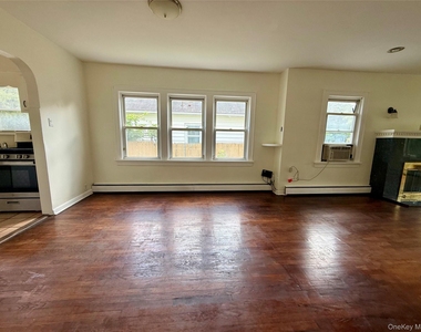 175 S Brookside Avenue - Photo Thumbnail 9