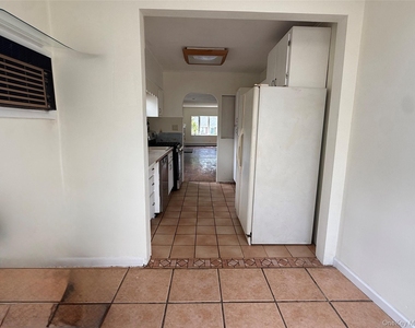 175 S Brookside Avenue - Photo Thumbnail 13
