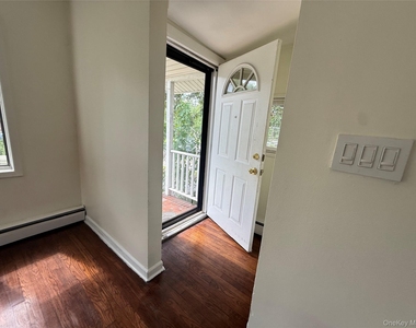 175 S Brookside Avenue - Photo Thumbnail 3