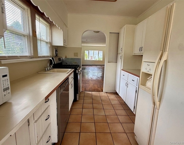 175 S Brookside Avenue - Photo Thumbnail 12