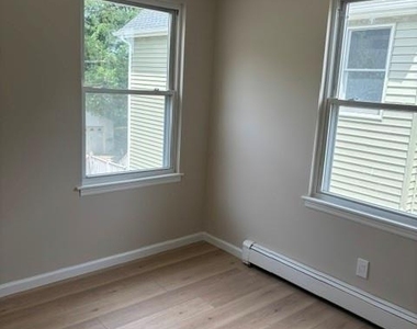 40 South Bayles Avenue - Photo Thumbnail 10
