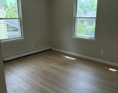 40 South Bayles Avenue - Photo Thumbnail 8