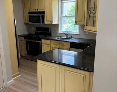 40 South Bayles Avenue - Photo Thumbnail 11