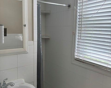 40 South Bayles Avenue - Photo Thumbnail 14