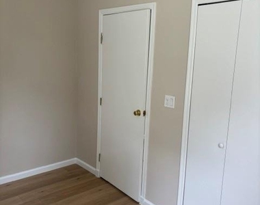 40 South Bayles Avenue - Photo Thumbnail 3