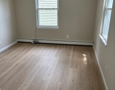 40 South Bayles Avenue - Photo Thumbnail 13