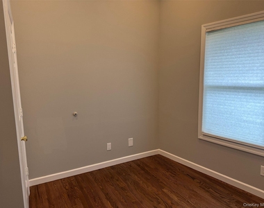 11 Shore Road - Photo Thumbnail 6