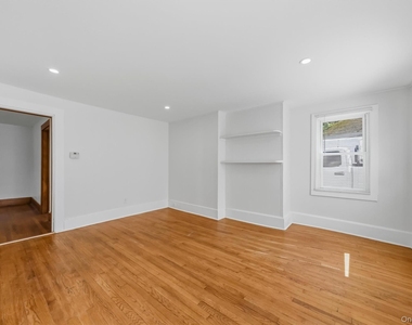 212 Center Street - Photo Thumbnail 11