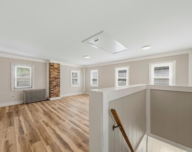 212 Center Street - Photo Thumbnail 5
