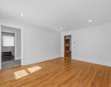 212 Center Street - Photo Thumbnail 14