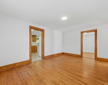 212 Center Street - Photo Thumbnail 17