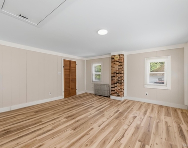 212 Center Street - Photo Thumbnail 9