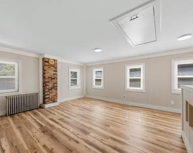 212 Center Street - Photo Thumbnail 6