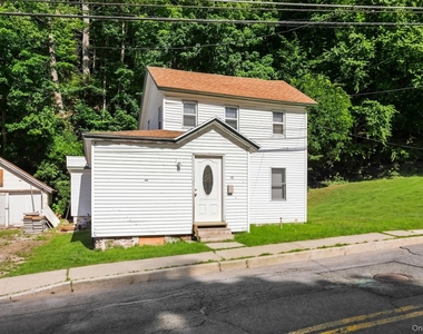 212 Center Street - Photo Thumbnail 2