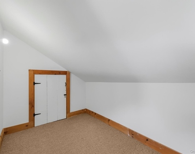 212 Center Street - Photo Thumbnail 10