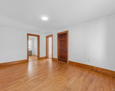 212 Center Street - Photo Thumbnail 18