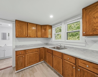 212 Center Street - Photo Thumbnail 23
