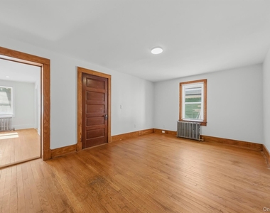 212 Center Street - Photo Thumbnail 16