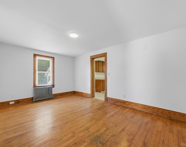 212 Center Street - Photo Thumbnail 15