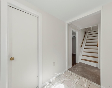 212 Center Street - Photo Thumbnail 3
