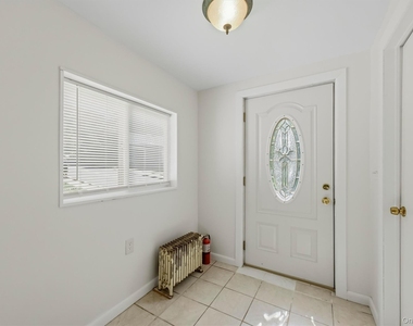 212 Center Street - Photo Thumbnail 4