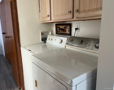 525 Riverleigh Ave - Photo Thumbnail 8