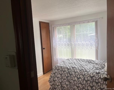 525 Riverleigh Ave - Photo Thumbnail 6