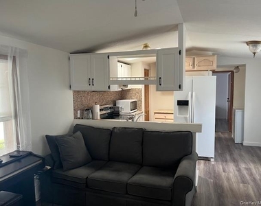 525 Riverleigh Ave - Photo Thumbnail 10