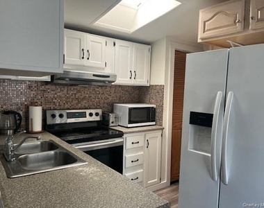 525 Riverleigh Ave - Photo Thumbnail 3