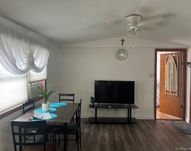 525 Riverleigh Ave - Photo Thumbnail 5
