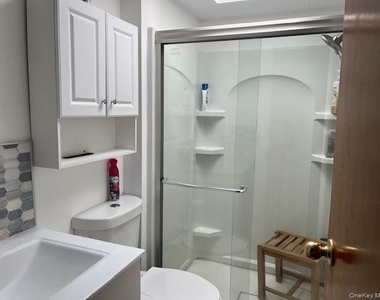525 Riverleigh Ave - Photo Thumbnail 9