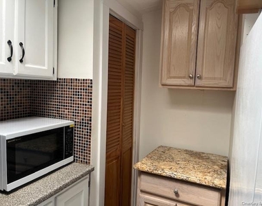 525 Riverleigh Ave - Photo Thumbnail 2