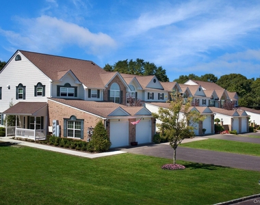 100 Pineview Lane - Photo Thumbnail 1