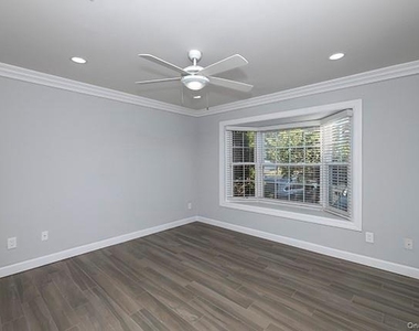 100 Pineview Lane - Photo Thumbnail 4