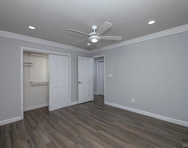 100 Pineview Lane - Photo Thumbnail 5