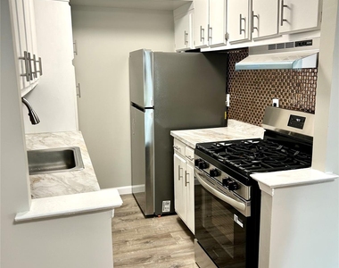 105 Artist Lake Drive - Photo Thumbnail 3