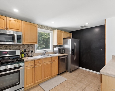 27 Atlantic Avenue - Photo Thumbnail 7