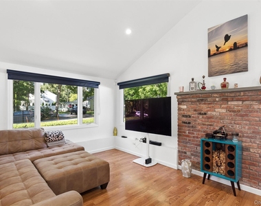27 Atlantic Avenue - Photo Thumbnail 13
