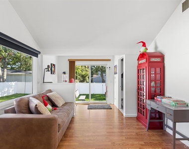 27 Atlantic Avenue - Photo Thumbnail 14